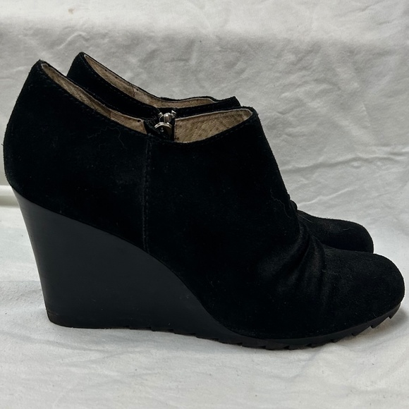 Low Cut Black Michael Kors Heeled Boots - Picture 1 of 4